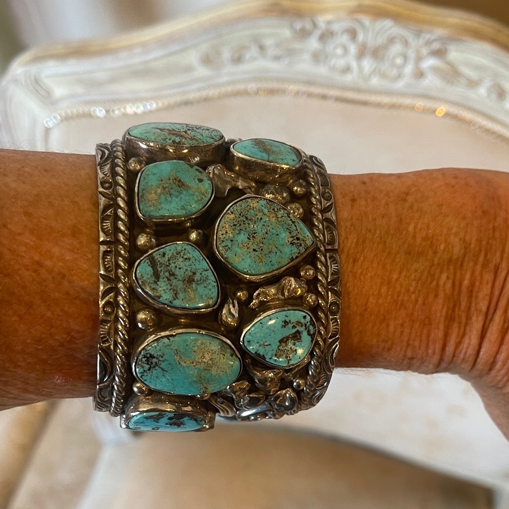 Turquoise and Sterling Silver Native American cuff bracelet. Unisex - Picture 6 of 7
